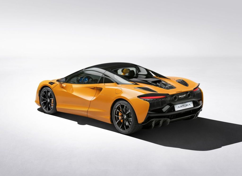 McLaren Artura Spider: El súper deportivo híbrido enchufable, ahora sin techo 6 Motor16 McLaren Artura Spider roof up 2 Motor16