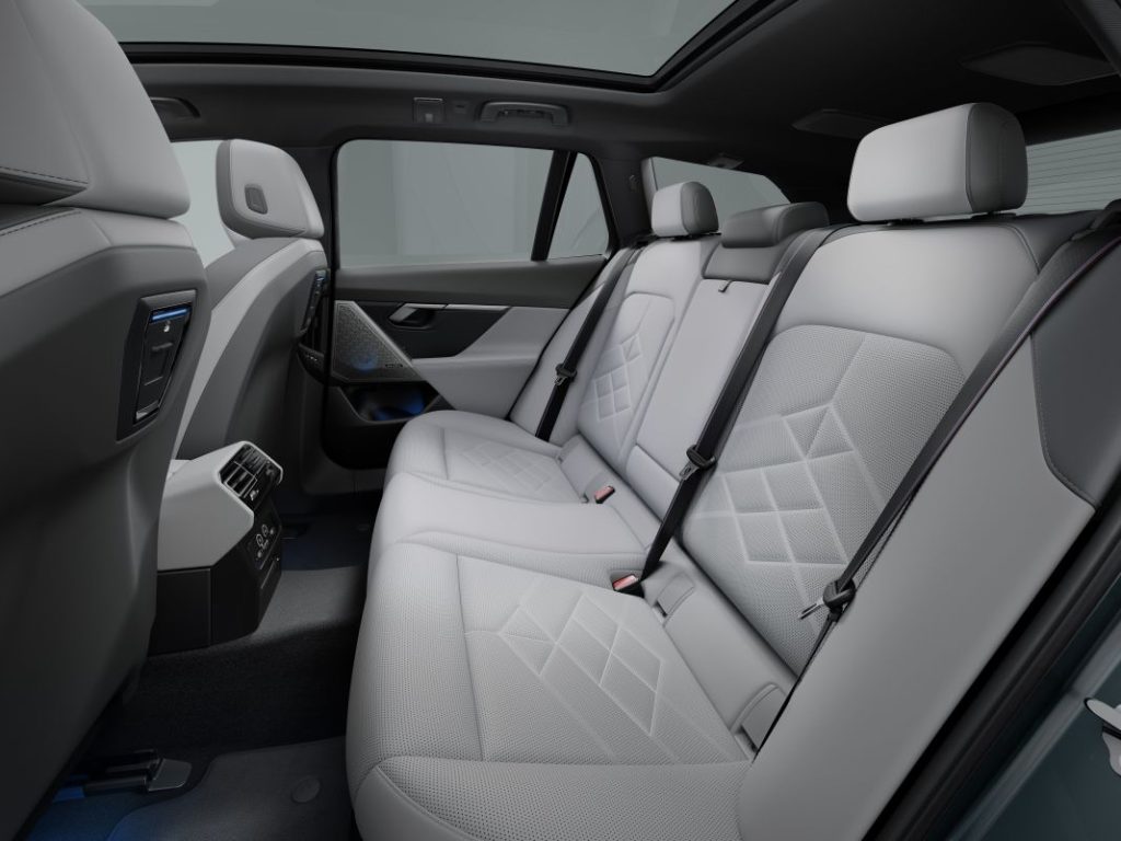 El nuevo BMW Serie 5 Touring llega con versiones eléctricas y una carrocería de más de cinco metros 13 Motor16 P90536876 highRes Motor16