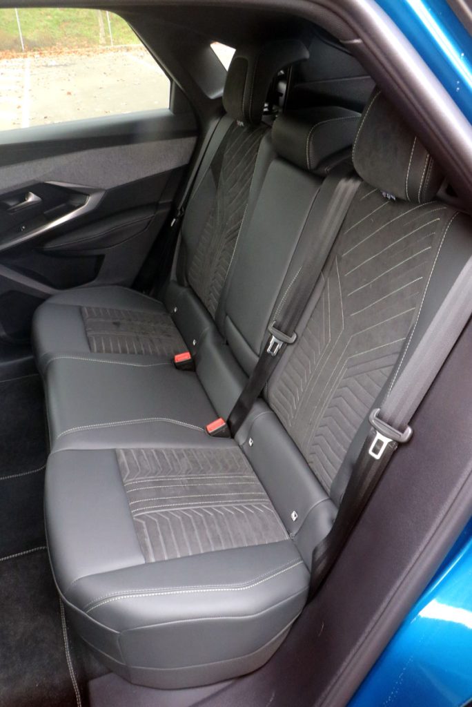 PEUGEOT E 3008 8 Motor16