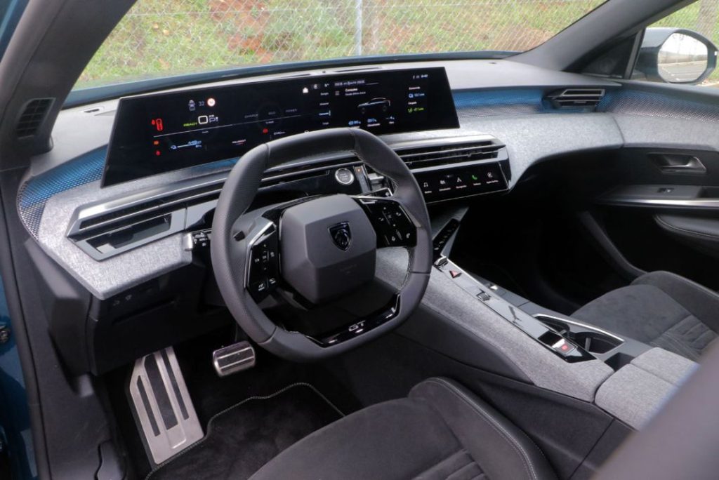 PEUGEOT E 3008 9 Motor16