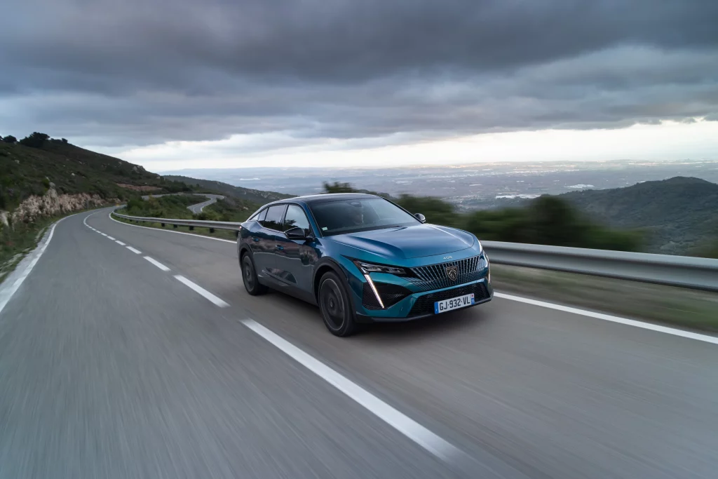 El Peugeot 408 incorpora la tecnología mild hybrid.¿Qué te parece su precio? 1 Motor16 Peugeot 408 Hybrid