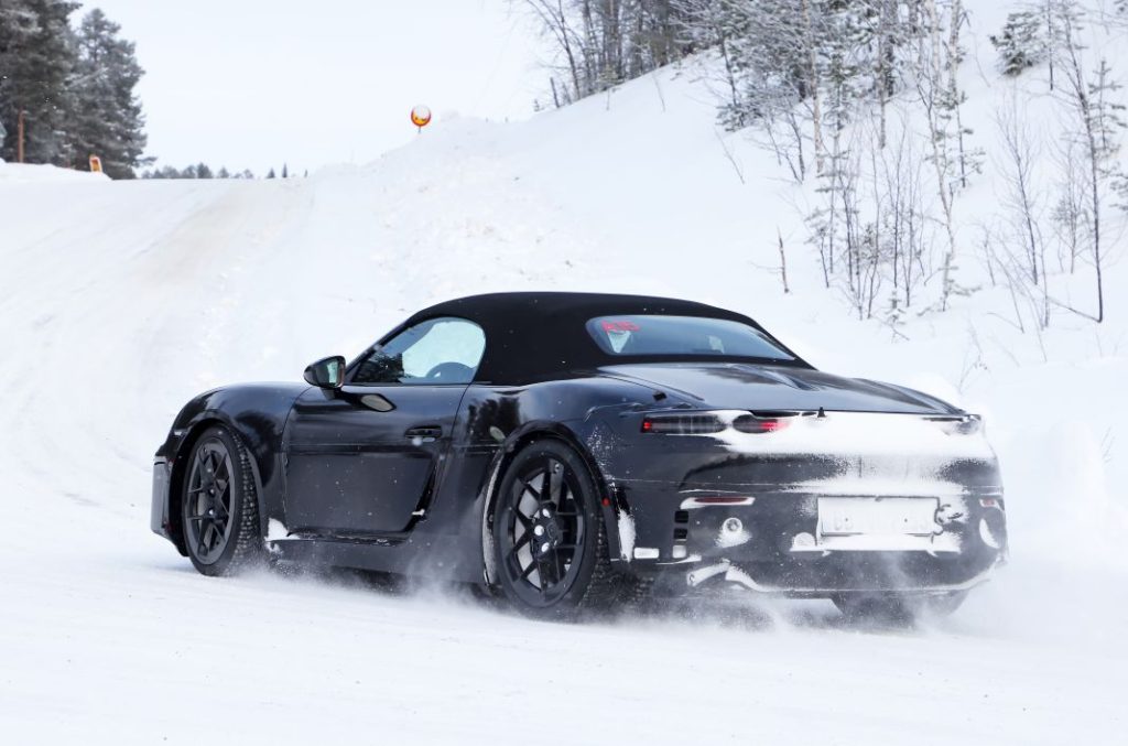 El Porsche 718 Boxster eléctrico se enfrenta de nuevo a las pruebas invernales 7 Motor16 Porsche 718 Boxster electrico 2024 1 20 Motor16