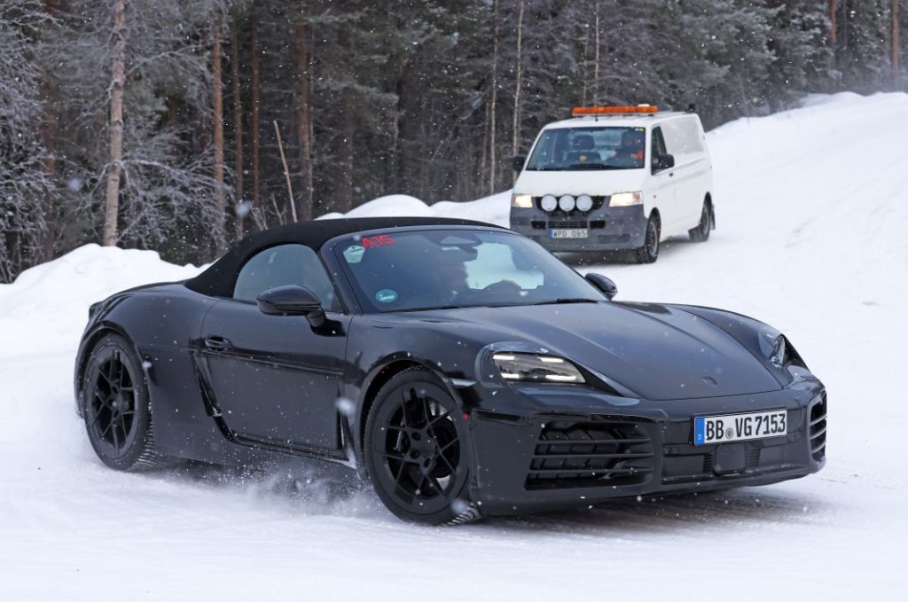 El Porsche 718 Boxster eléctrico se enfrenta de nuevo a las pruebas invernales 21 Motor16 Porsche 718 Boxster electrico 2024 1 6 Motor16