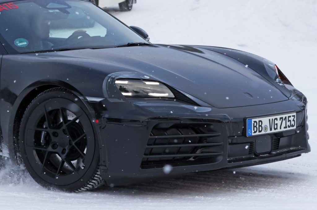 El Porsche 718 Boxster eléctrico se enfrenta de nuevo a las pruebas invernales 1 Motor16 Porsche 718 Boxster electrico 2024 1 (8)