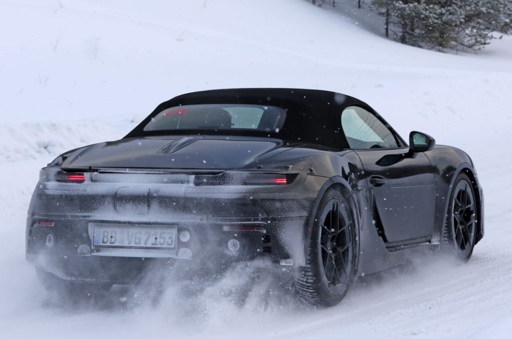 El Porsche 718 Boxster eléctrico se enfrenta de nuevo a las pruebas invernales 2 Motor16 Porsche 718 Boxster electrico 2024 1 (9)
