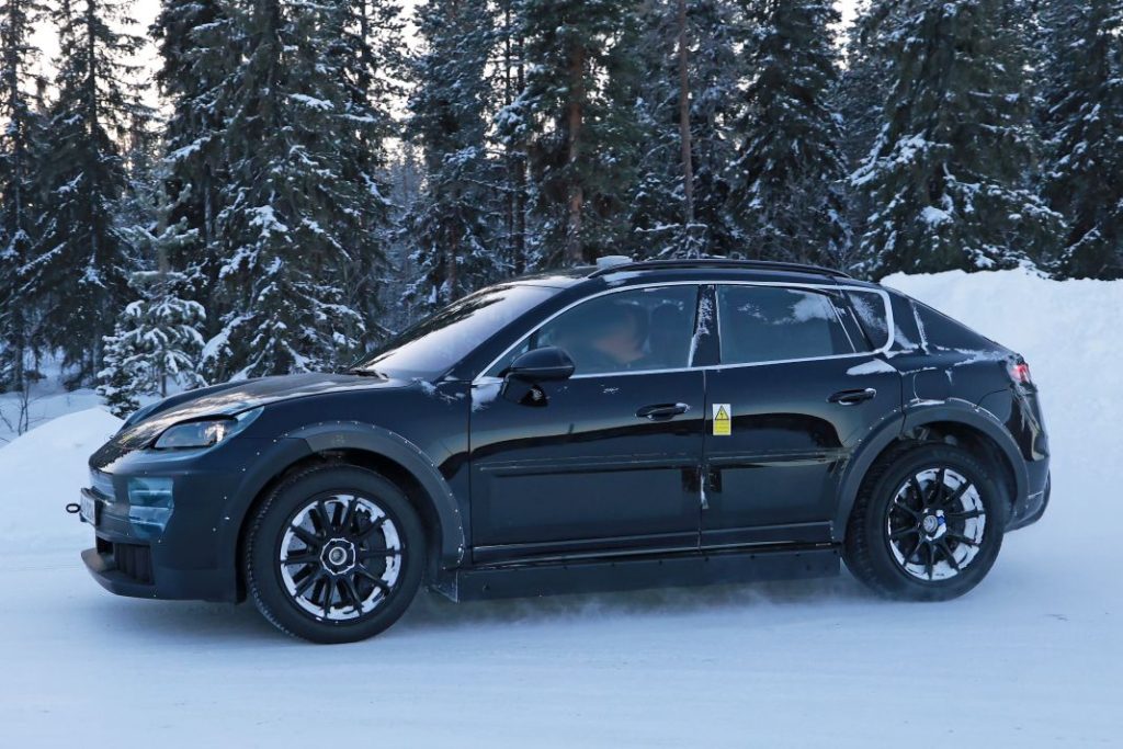 Fotos espía del Porsche Cayenne 2026. Hola al eléctrico 7 Motor16 Porsche Cayenne EV mule 5 Motor16