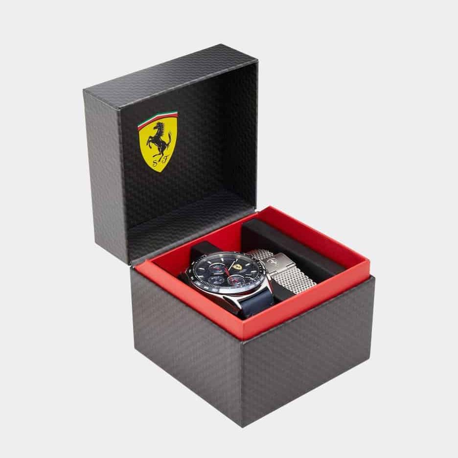 10 regalos para todo apasionado a los coches con los que es imposible fallar en San Valentín 102 Motor16 Reloj Ferrari Pilota Evo 3 1170x1500 1 edited Motor16