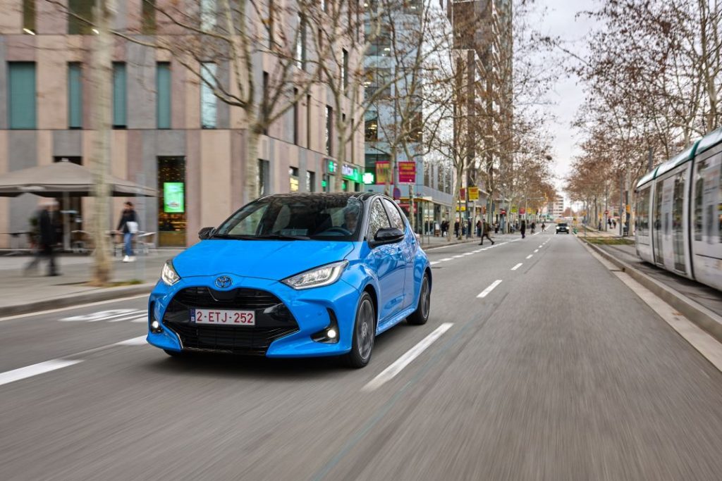 Primera prueba del Toyota Yaris Hybrid 130 CV 2024: Más potente y equipado pero igualmente híbrido 52 Motor16 Toyota Yaris 2024 5 Motor16