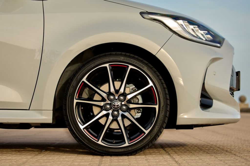 Primera prueba del Toyota Yaris Hybrid 130 CV 2024: Más potente y equipado pero igualmente híbrido 26 Motor16 Toyota Yaris 2024 detalles 8 Motor16