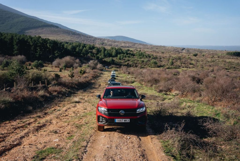 VOLKSWAGEN TOUAREG 19 Motor16