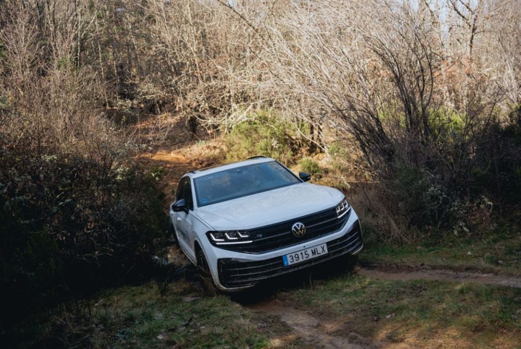 VOLKSWAGEN TOUAREG 23 Motor16