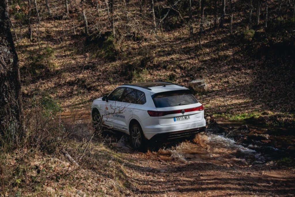 VOLKSWAGEN TOUAREG 25 Motor16