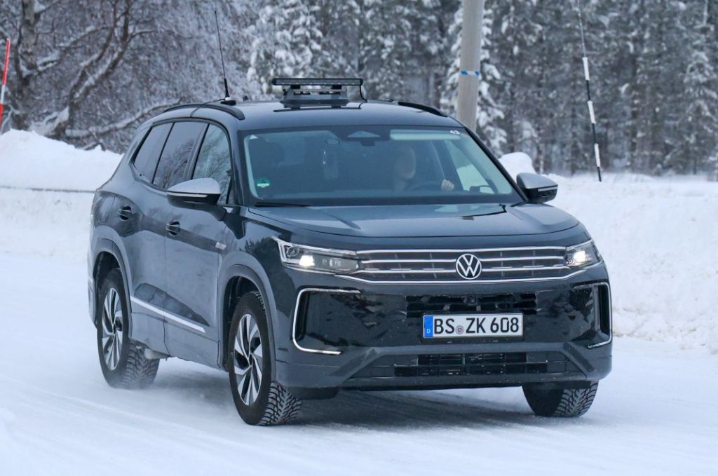 Volkswagen Tayron 2025: El sucesor del Tiguan Allspace, cazado en pruebas 3 Motor16 Volkswagen Tayron 1 Motor16