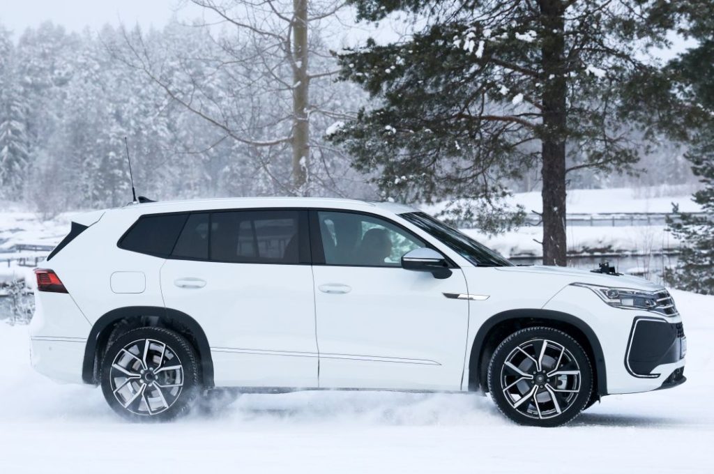 Volkswagen Tayron 2025: El sucesor del Tiguan Allspace, cazado en pruebas 16 Motor16 Volkswagen Tayron 14 Motor16