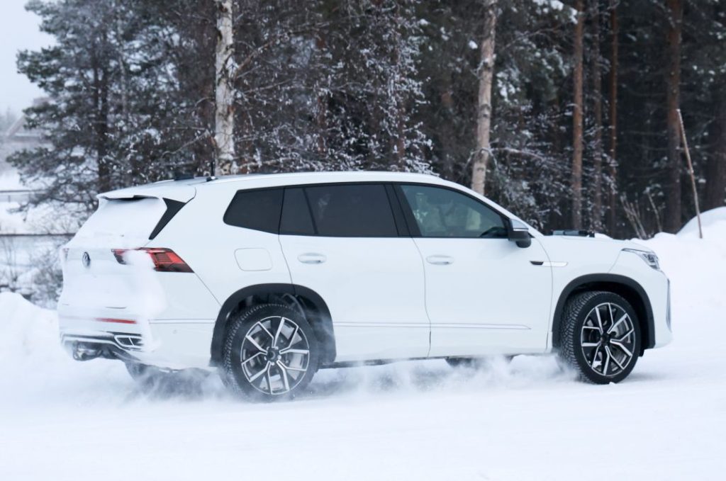 Volkswagen Tayron 2025: El sucesor del Tiguan Allspace, cazado en pruebas 18 Motor16 Volkswagen Tayron 16 Motor16