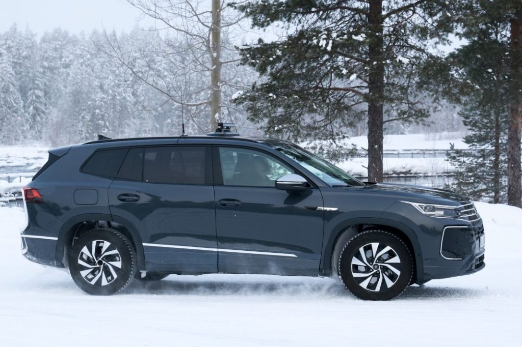 Volkswagen Tayron 2025: El sucesor del Tiguan Allspace, cazado en pruebas 8 Motor16 Volkswagen Tayron 6 Motor16