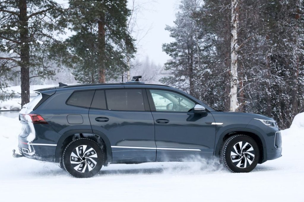 Volkswagen Tayron 2025: El sucesor del Tiguan Allspace, cazado en pruebas 9 Motor16 Volkswagen Tayron 7 Motor16