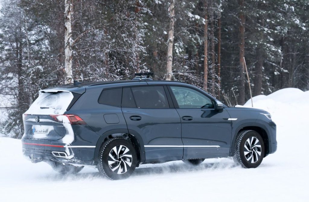 Volkswagen Tayron 2025: El sucesor del Tiguan Allspace, cazado en pruebas 10 Motor16 Volkswagen Tayron 8 Motor16