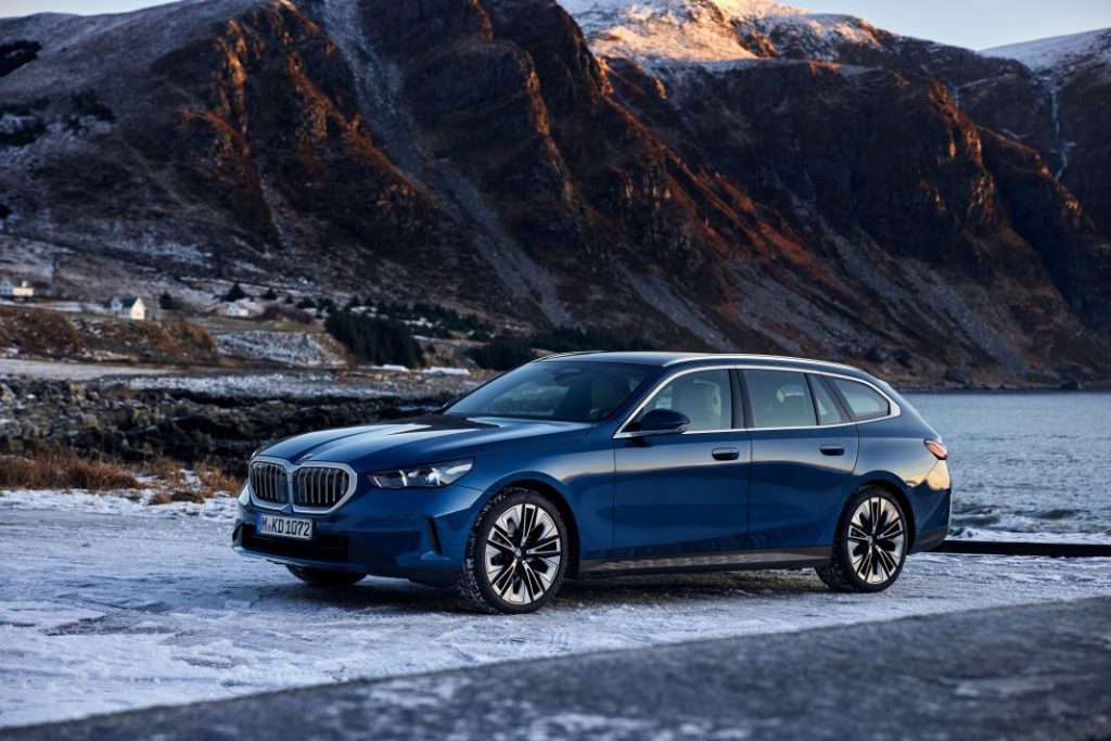 El nuevo BMW Serie 5 Touring llega con versiones eléctricas y una carrocería de más de cinco metros 1 Motor16 bmw serie 5 touring 520d xdrive 13 Motor16