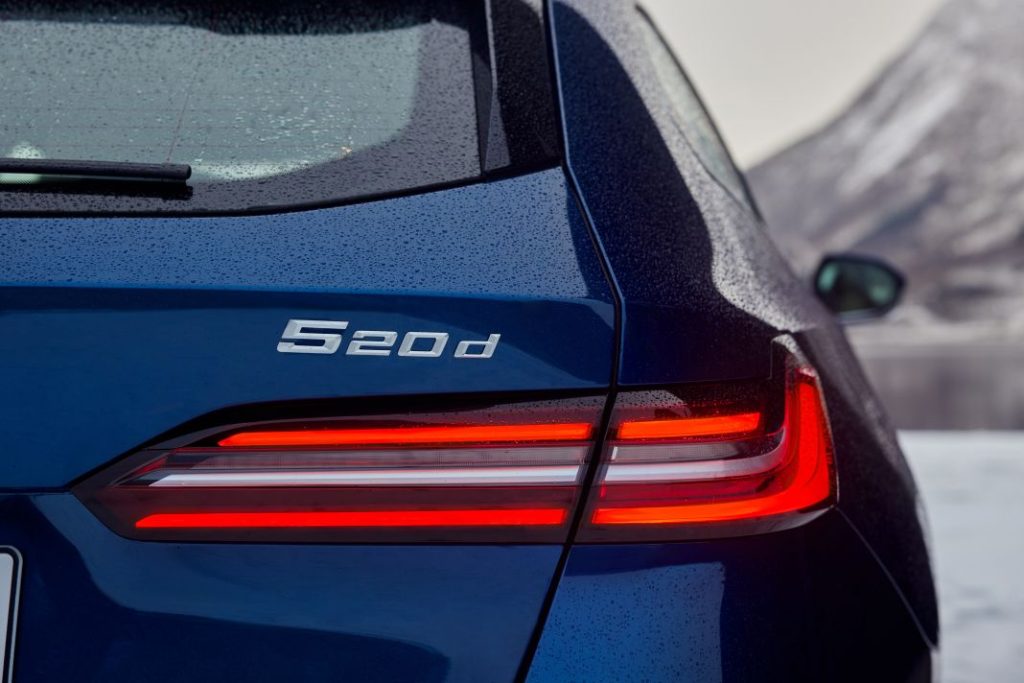 El nuevo BMW Serie 5 Touring llega con versiones eléctricas y una carrocería de más de cinco metros 30 Motor16 bmw serie 5 touring 520d xdrive 15 Motor16