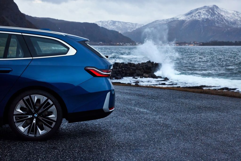El nuevo BMW Serie 5 Touring llega con versiones eléctricas y una carrocería de más de cinco metros 18 Motor16 bmw serie 5 touring 520d xdrive 2 Motor16