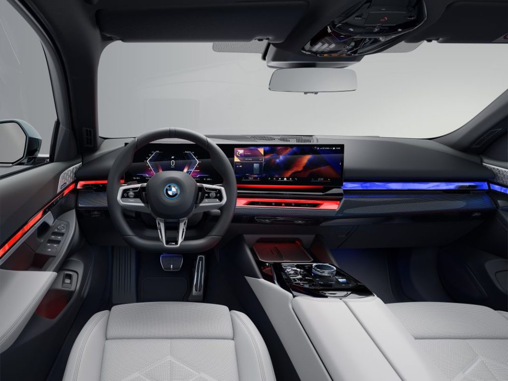 El nuevo BMW Serie 5 Touring llega con versiones eléctricas y una carrocería de más de cinco metros 7 Motor16 bmw serie 5 touring interior estudio 3 Motor16