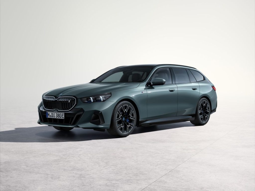 El nuevo BMW Serie 5 Touring llega con versiones eléctricas y una carrocería de más de cinco metros 9 Motor16 bmw serie 5 touring interior estudio 4 Motor16