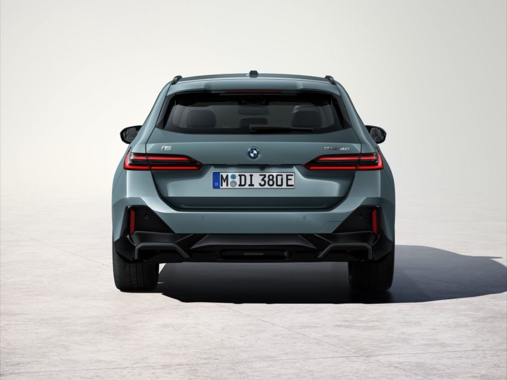 El nuevo BMW Serie 5 Touring llega con versiones eléctricas y una carrocería de más de cinco metros 12 Motor16 bmw serie 5 touring interior estudio 5 Motor16