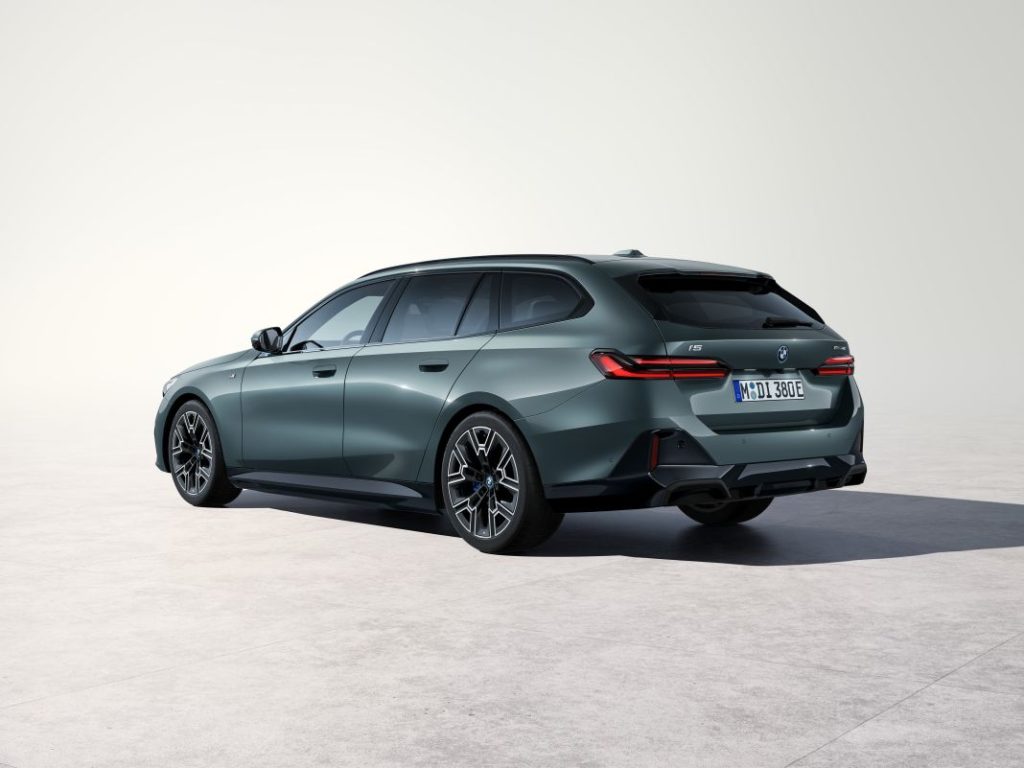 El nuevo BMW Serie 5 Touring llega con versiones eléctricas y una carrocería de más de cinco metros 10 Motor16 bmw serie 5 touring interior estudio 6 Motor16