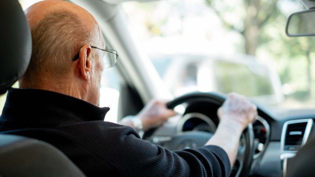 ¿Tienes más de 65 años? Así vas a tener que renovar tu carnet de conducir este 2024 160 Motor16 carnet