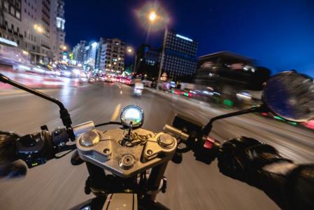 Pros y contras de conducir en moto por ciudad 2 Motor16 ciudad Motor16