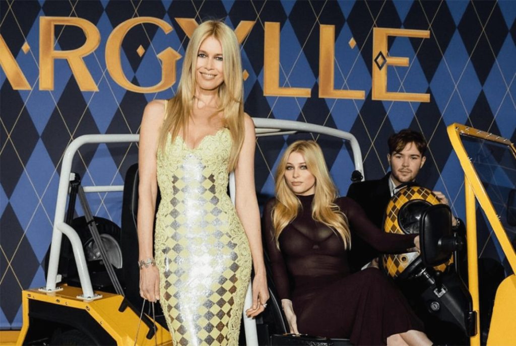 Moke, uno de los coches preferidos de James Bond, regresa a la pantalla 3 Motor16 claudia schiffer argylle moke Motor16