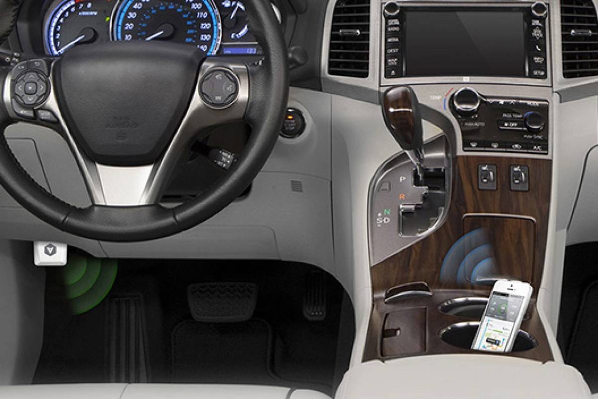 5 fabricantes de coches que ya tienen sus propios teléfonos móviles y smartphones 1 Motor16 CONDUCCIÓN Y COMUNICACIÓN: MARCAS AL VOLANTE DEL MERCADO MÓVIL