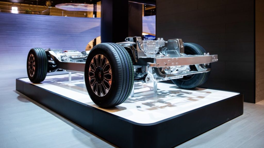 e⁴platform and the DiSus PIntelligent Hydraulic Body Control System Motor16