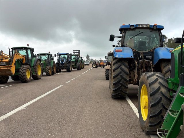Estas son las carreteras que los agricultores van a cortar este fin de semana 96 Motor16 tractores