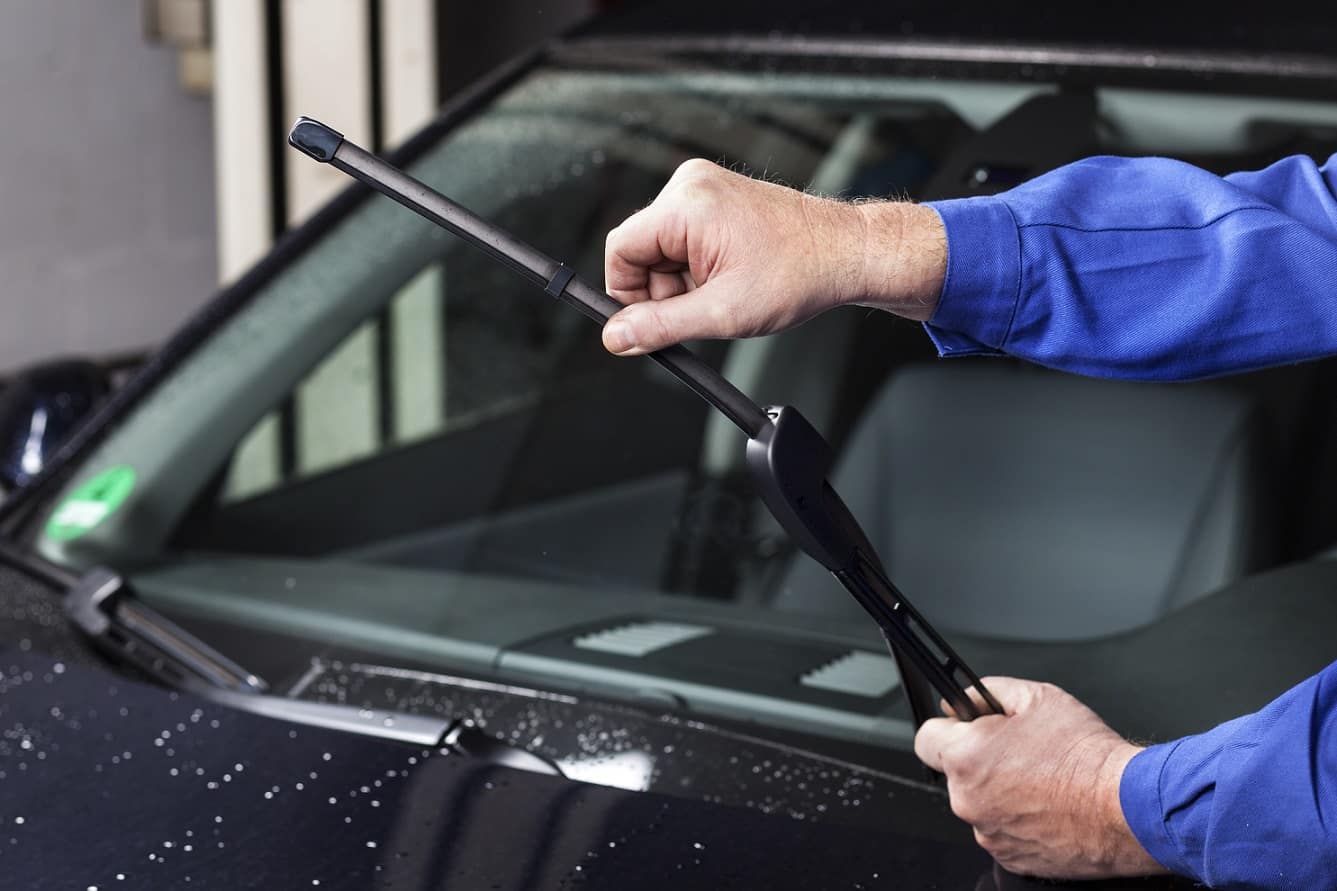 Cómo elegir los mejores limpiaparabrisas para tu coche 3 Motor16 SEGURIDAD Y NORMATIVAS VIGENTES