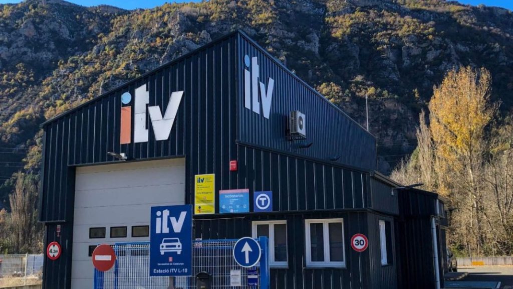 La DGT se pronuncia sobre circular con la ITV caducada, pero con cita previa adaptada 63 Motor16 conductor