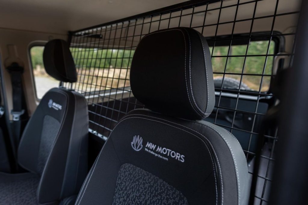 Este falso Mercedes Clase G tiene algo de indio, algo de chino, algo de checo y es completamente eléctrico 14 Motor16 mercedes clase g chino spartan ev 20 4 Motor16