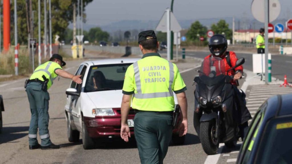 ¿Puedo denunciar a un conductor? O sólo lo puede hacer la Guardia Civil de Tráfico 75 Motor16 pruebas