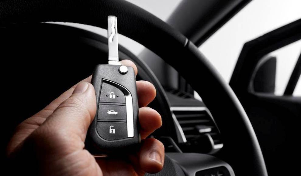 5 ruidos que alertan de que algo le está pasando a tu coche 1 Motor16 UN CHILLIDO AL ARRANCAR: ¿CORREA O ALTERNADOR?