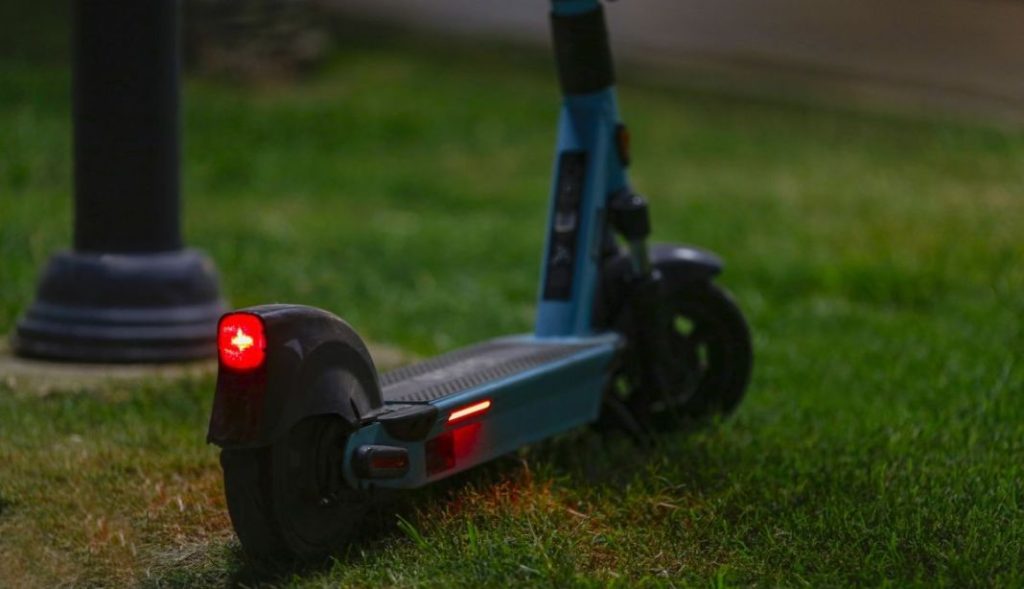 El dispositivo que llega a manos de la DGT y que detecta si los patinetes eléctricos están trucados 167 Motor16 cuidado