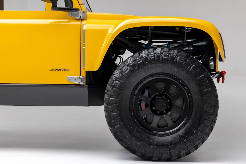 Scarbo SV Rover, el Land Rover Defender que quería ser un 'monster truck' 24 Motor16 scarbo vintage sv rover 100917647 h Motor16