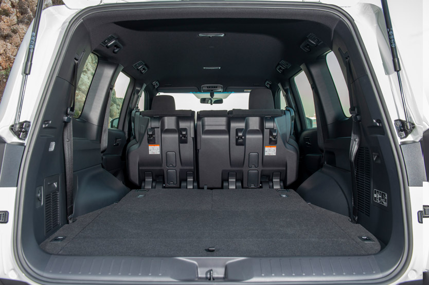 Así es el nuevo Toyota Land Cruiser en su versión más básica 18 Motor16 toyota land cruiser 300 gxr basico 11 Motor16