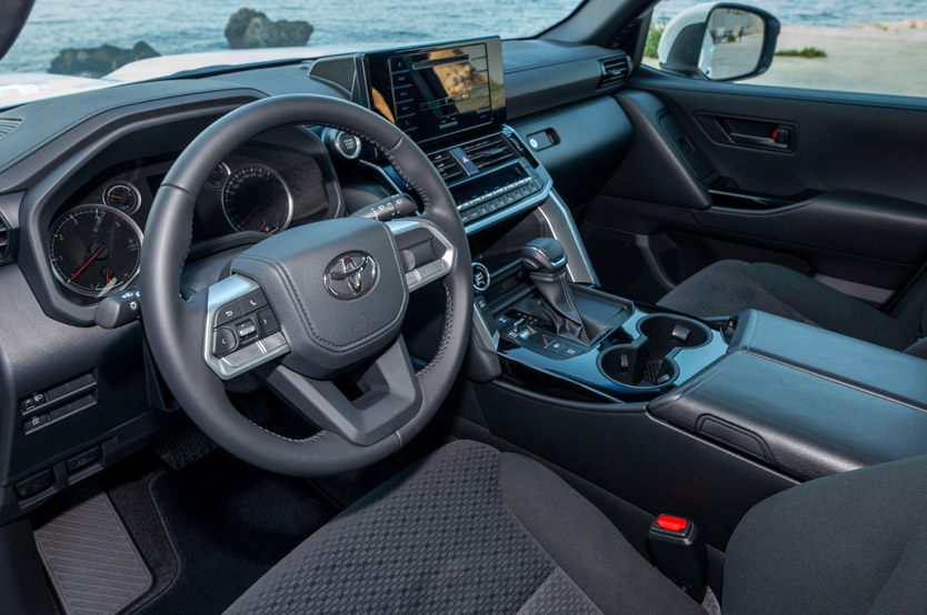 Así es el nuevo Toyota Land Cruiser en su versión más básica 1 Motor16 toyota land cruiser 300 gxr basico 19 Motor16