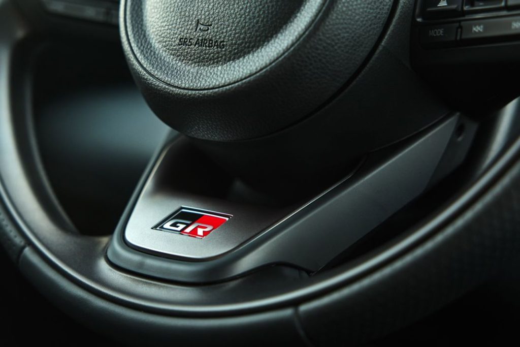 Primera prueba del Toyota Yaris Hybrid 130 CV 2024: Más potente y equipado pero igualmente híbrido 105 Motor16 toyota yaris 2024 interior 2 Motor16