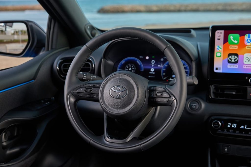 Primera prueba del Toyota Yaris Hybrid 130 CV 2024: Más potente y equipado pero igualmente híbrido 100 Motor16 toyota yaris 2024 interior 8 Motor16