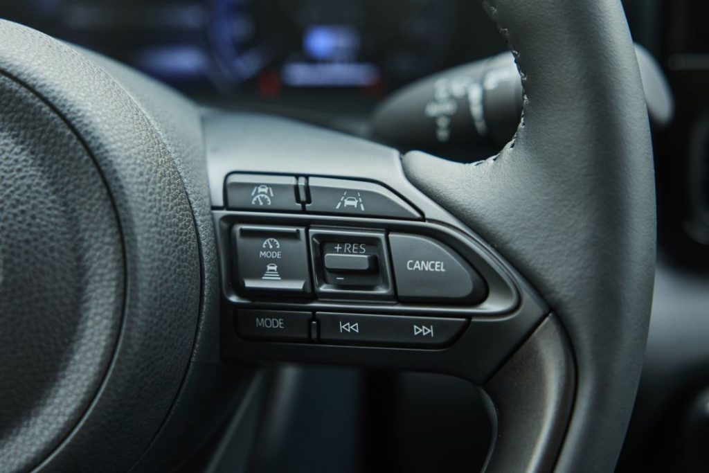 Primera prueba del Toyota Yaris Hybrid 130 CV 2024: Más potente y equipado pero igualmente híbrido 99 Motor16 toyota yaris 2024 interior 9 Motor16