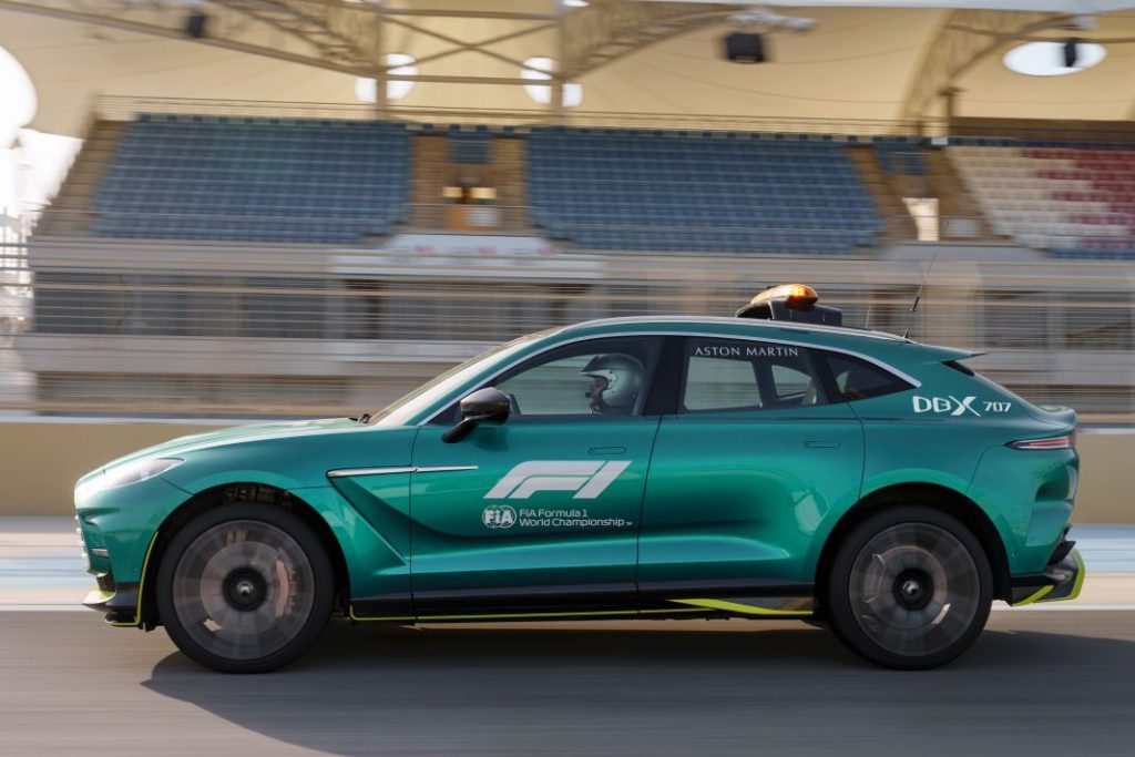 El Aston Martin Vantage reemplaza al DBX707 como safety car en la Fórmula 1 15 Motor16 011 AstonMartinDBX707 OfficialMedicalCarofFormula1 Motor16