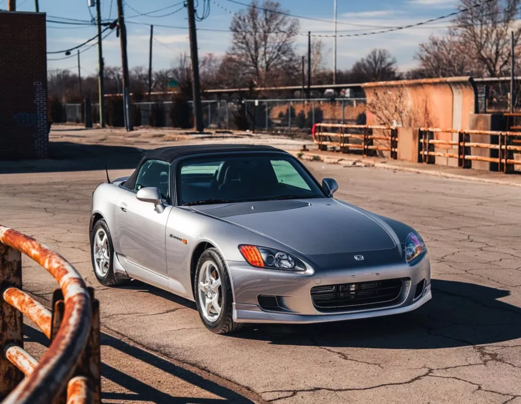 2000 Honda S2000 Cars & Bids. Imagen delantera.