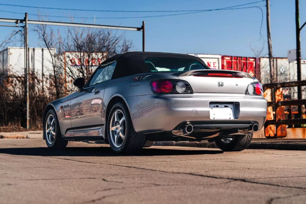 2000 Honda S2000 Cars & Bids. Imagen portada.